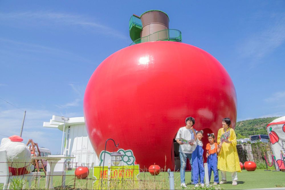 HELLO KITTY APPLE HOUSE