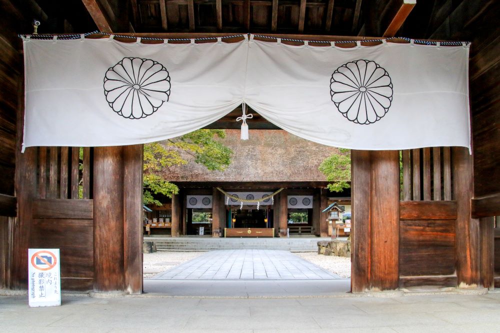 元伊勢籠神社　十六菊花紋